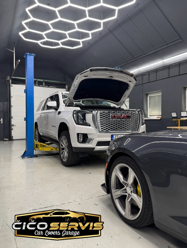 GMC Yukon v servise